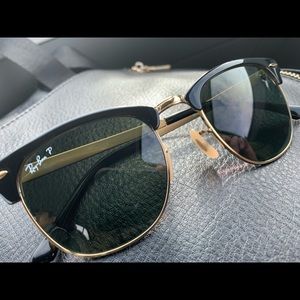 RayBan Mens Clubmaster Sunglasses
Gold Frame black lens polarized
Made in Italy